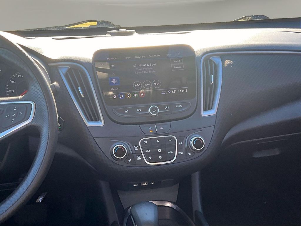 2024 Chevrolet Malibu 1LT - Photo 11