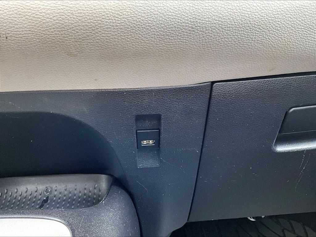2021 Toyota Corolla LE - Photo 17