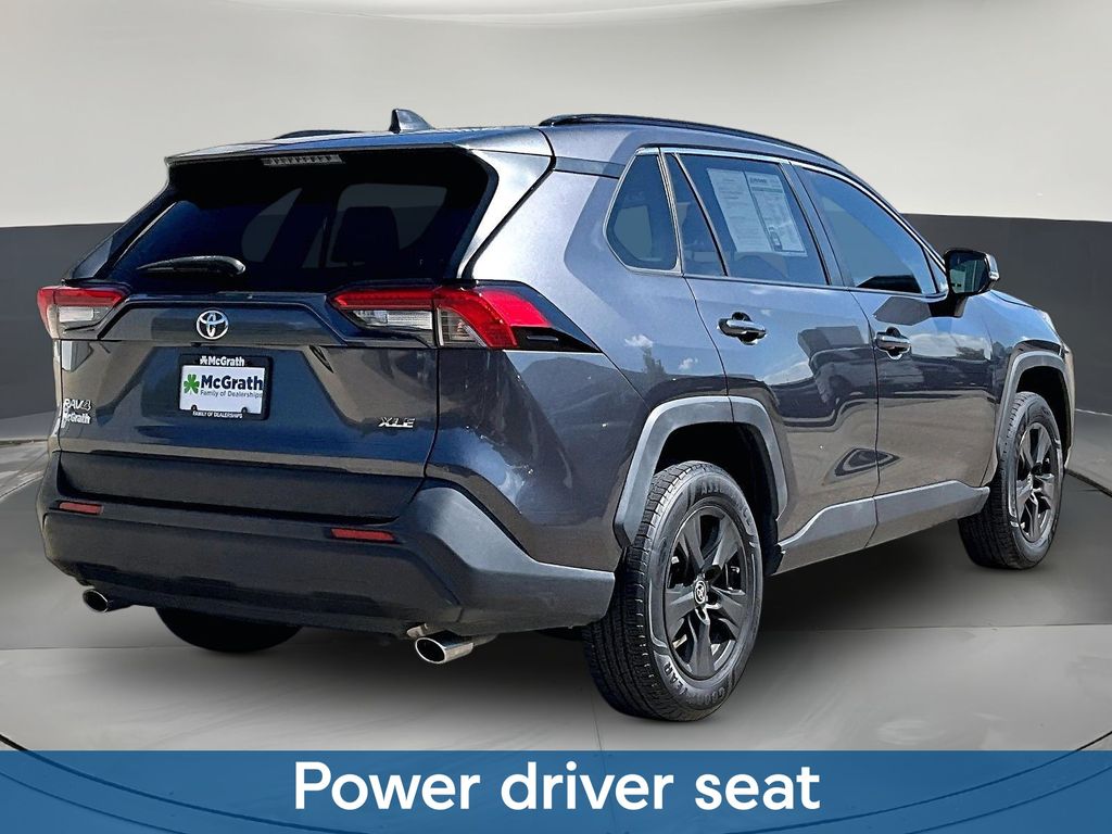 2020 Toyota RAV4 XLE - Photo 8