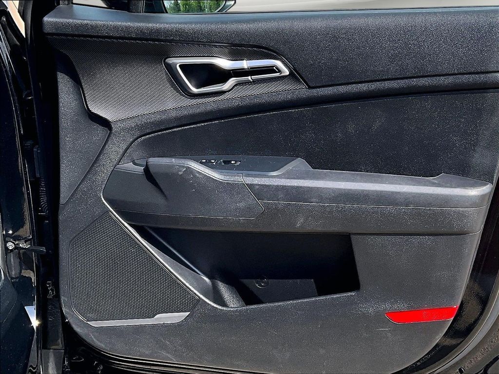 2025 Kia Sportage LX - Photo 32