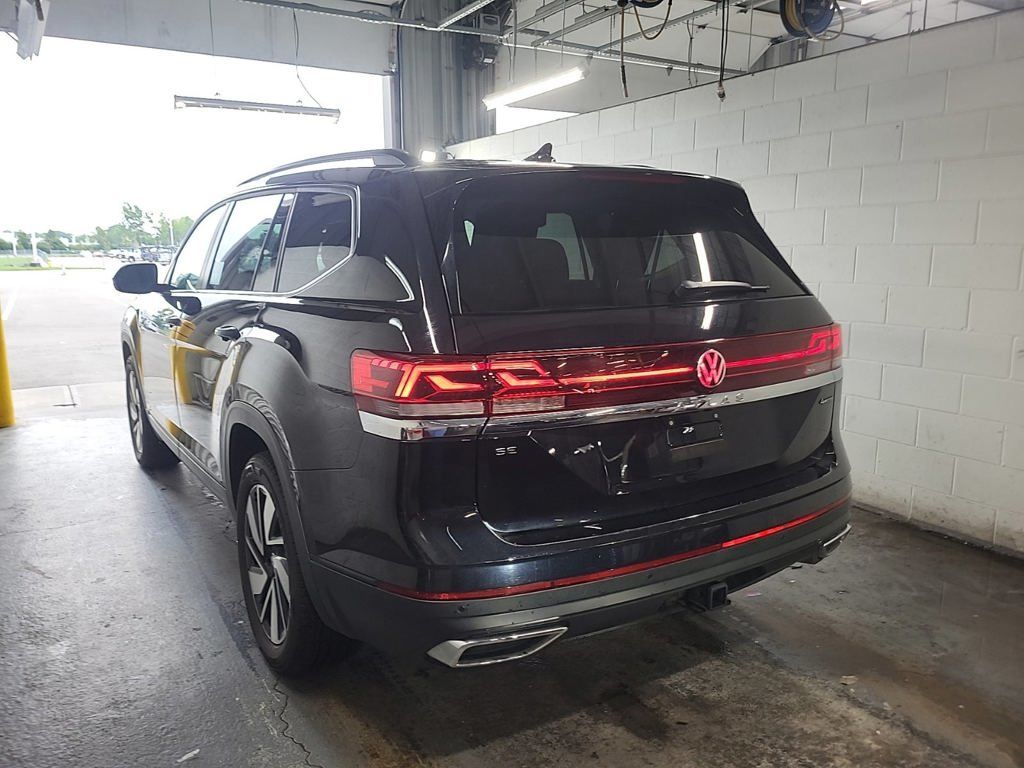 2025 Volkswagen Atlas SE w/Tech - Photo 12