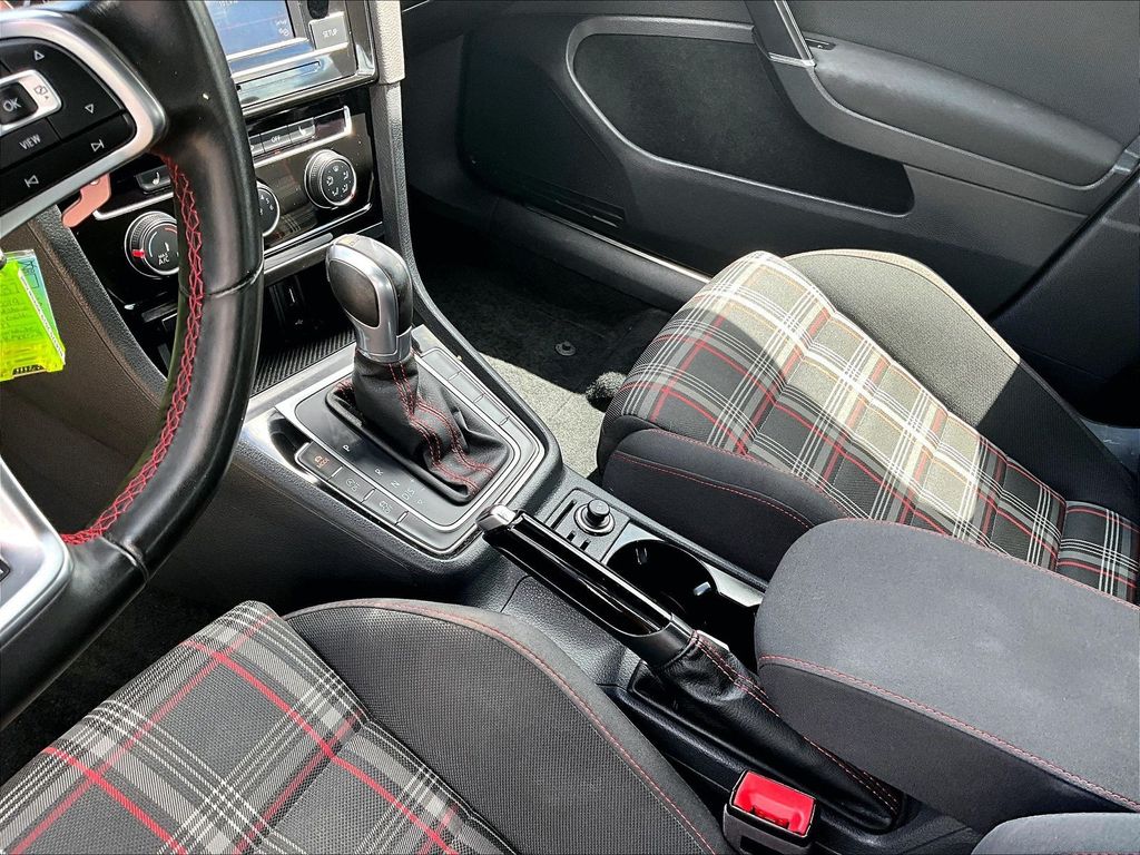 2019 Volkswagen Golf GTI SE - Photo 23