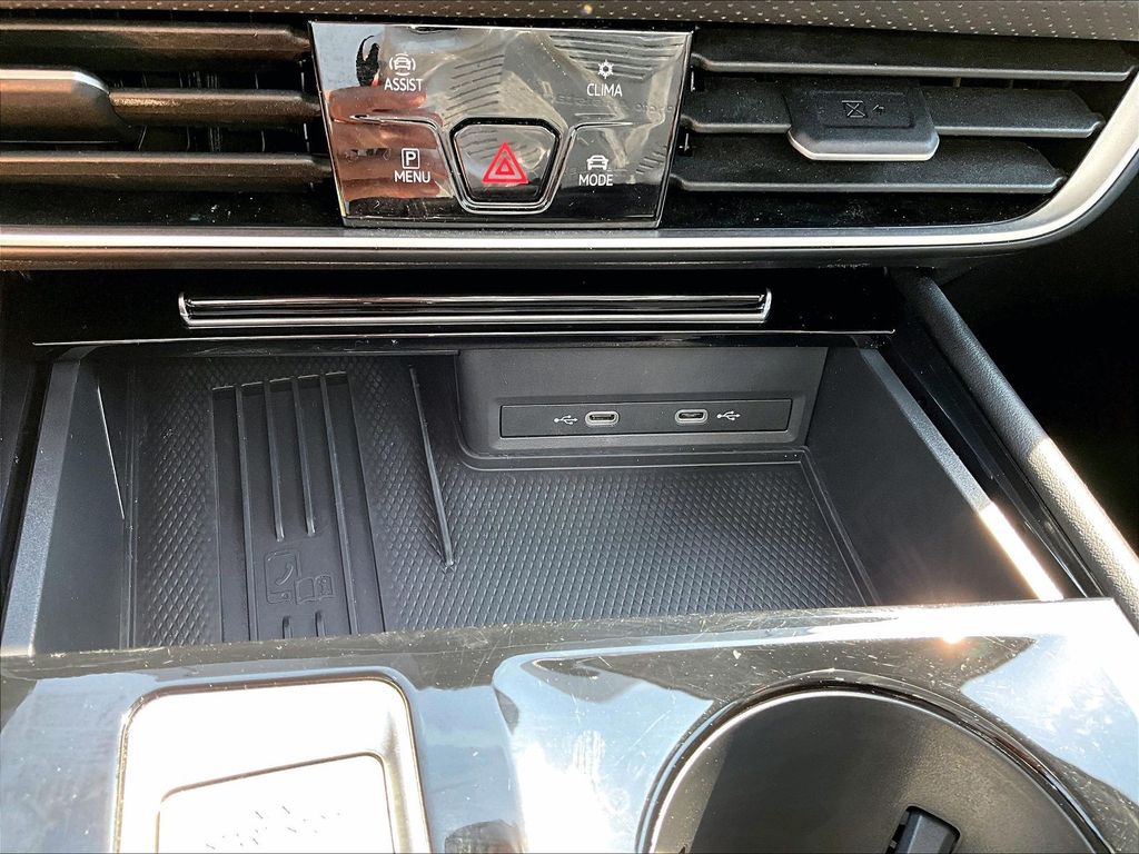 2025 Volkswagen Atlas SE w/Tech - Photo 20