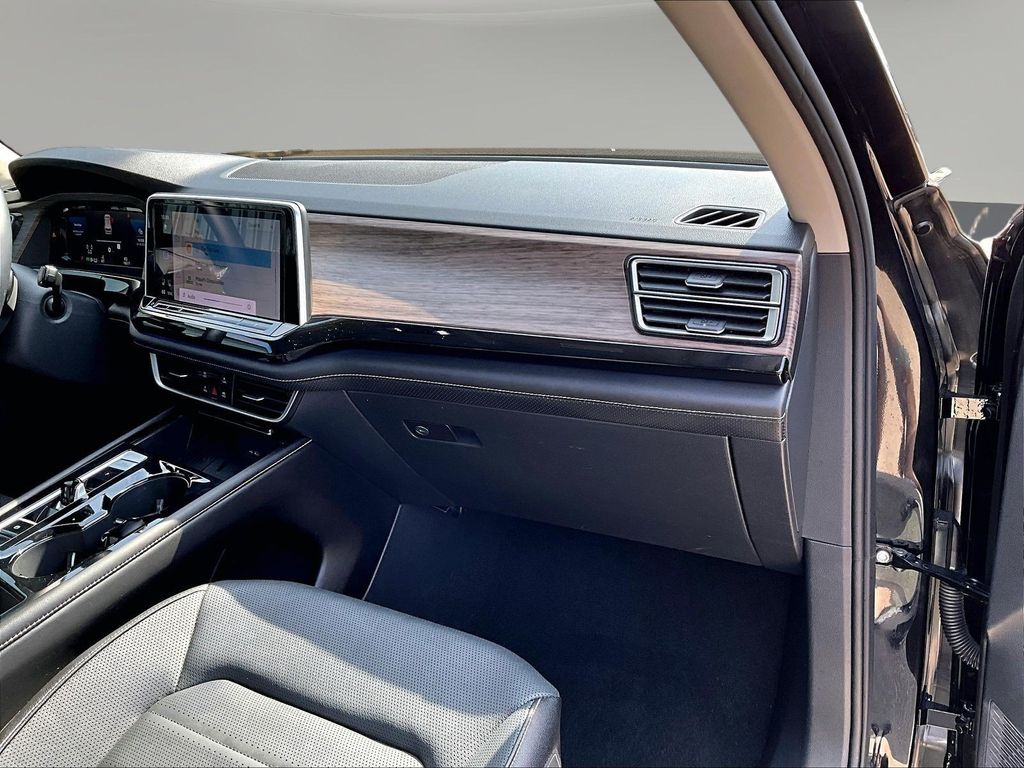 2025 Volkswagen Atlas SEL - Photo 31
