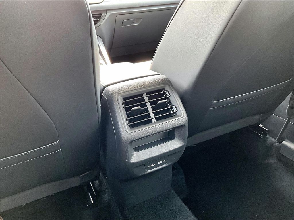 2026 Volkswagen Tiguan SE - Photo 13