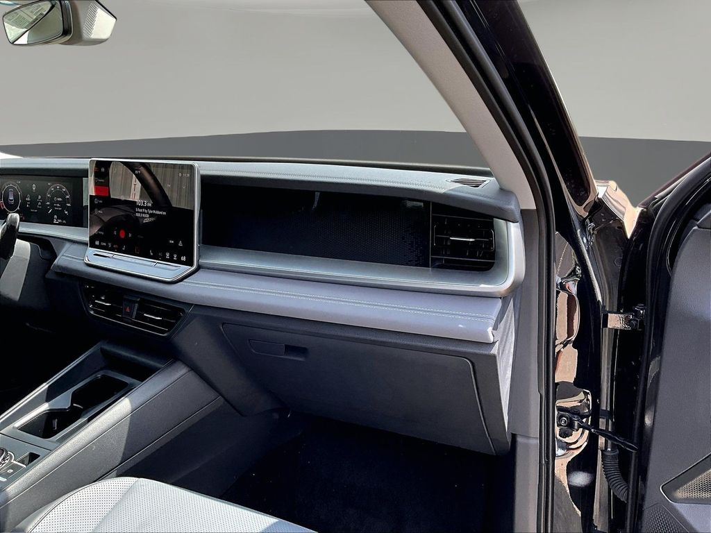 2026 Volkswagen Tiguan SE - Photo 30