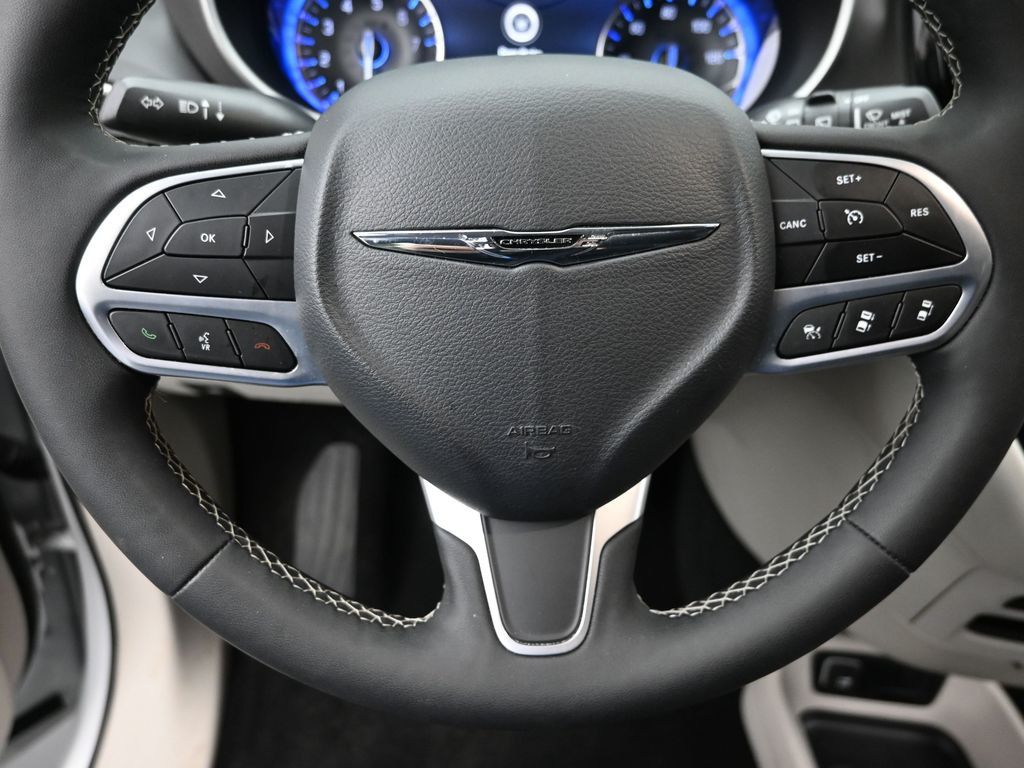 2024 Chrysler Pacifica Touring L - Photo 20