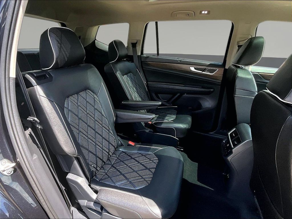 2025 Volkswagen Atlas SEL Premium R-Line - Photo 29