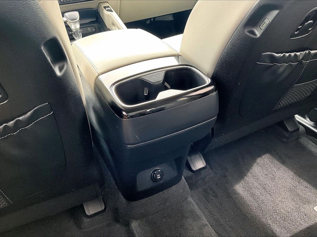 2024 Kia Telluride S - Photo 13