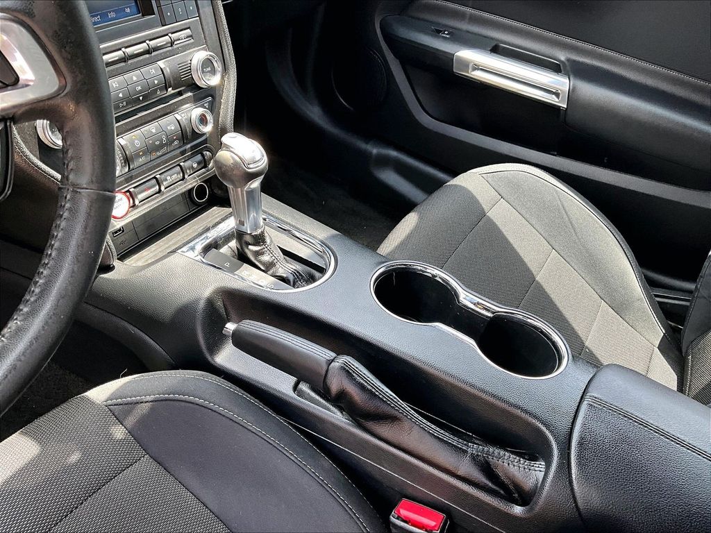 2016 Ford Mustang V6 - Photo 22