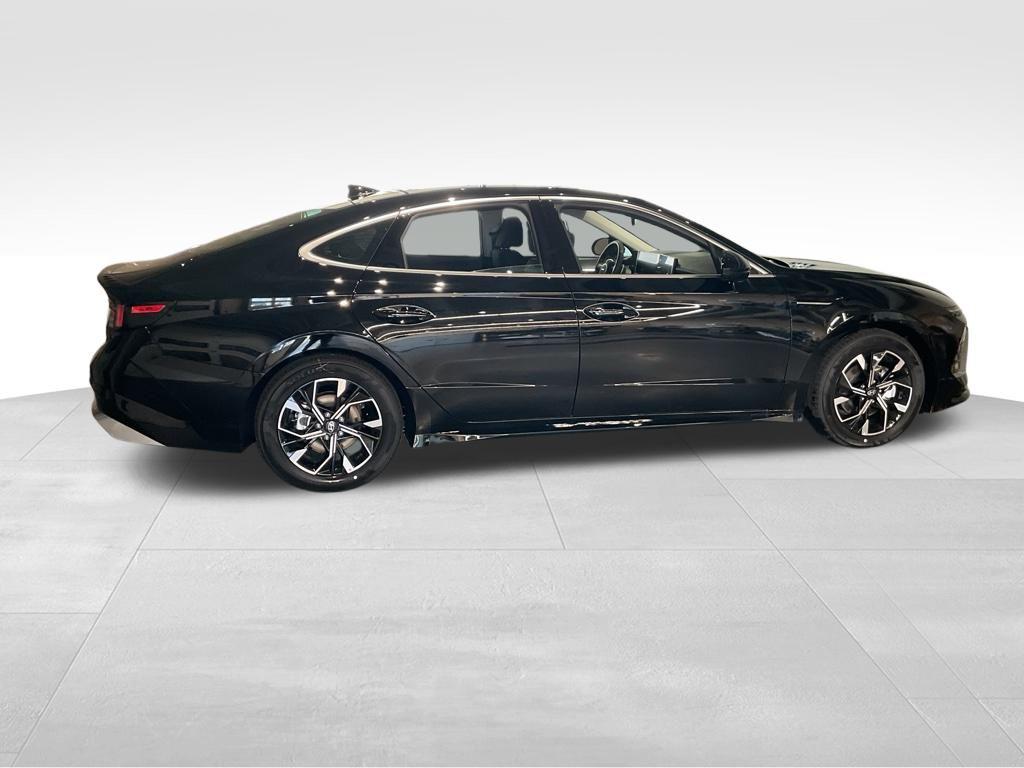 2025 Hyundai Sonata SEL photo 2