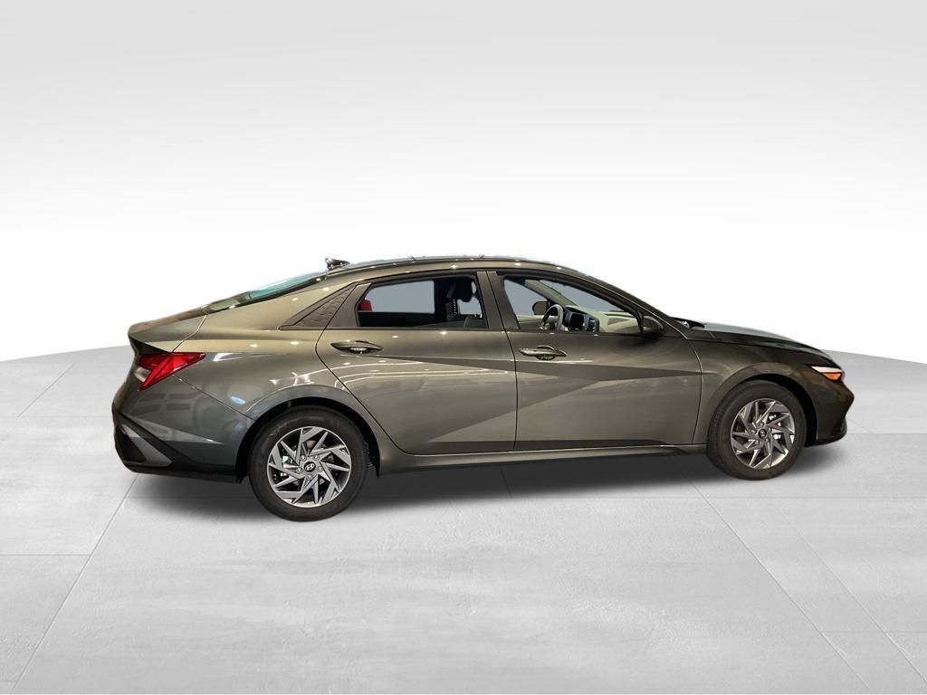 2026 Hyundai Elantra Hybrid Blue photo 2