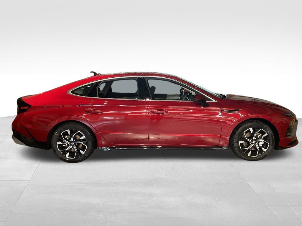 2025 Hyundai Sonata SEL photo 2