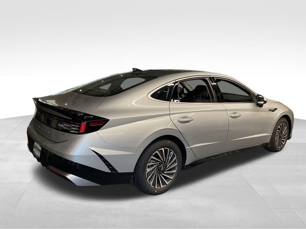 2026 Hyundai Sonata Hybrid SEL photo 2