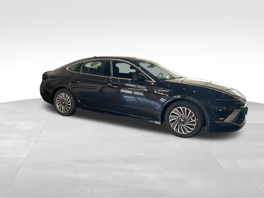 New 2025 Hyundai Sonata Hybrid SEL Sedan