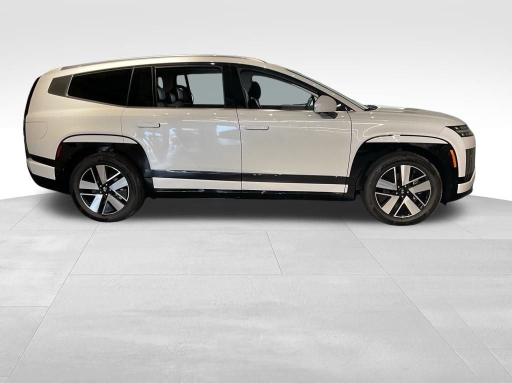 2026 Hyundai Ioniq SEL photo 2