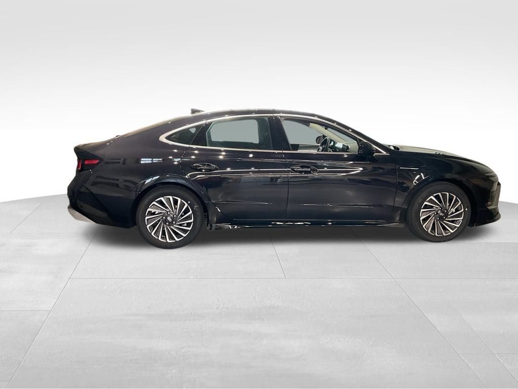New 2025 Hyundai Sonata Hybrid SEL Sedan