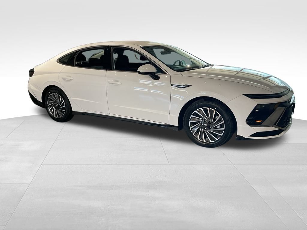 2025 Hyundai Sonata Hybrid