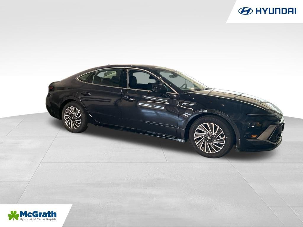 New 2025 Hyundai Sonata Hybrid SEL Sedan