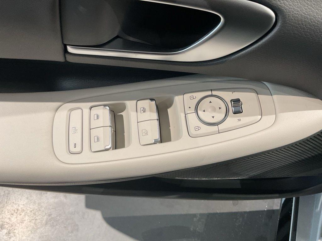 2025 Hyundai Sonata SEL - Photo 10