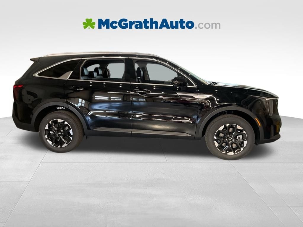 2026 Kia Sorento S photo 2