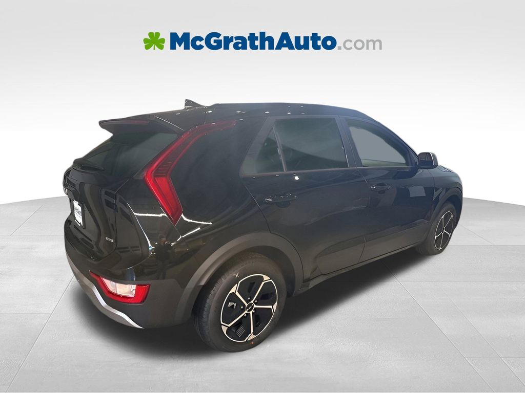 2025 Kia Niro LX photo 3