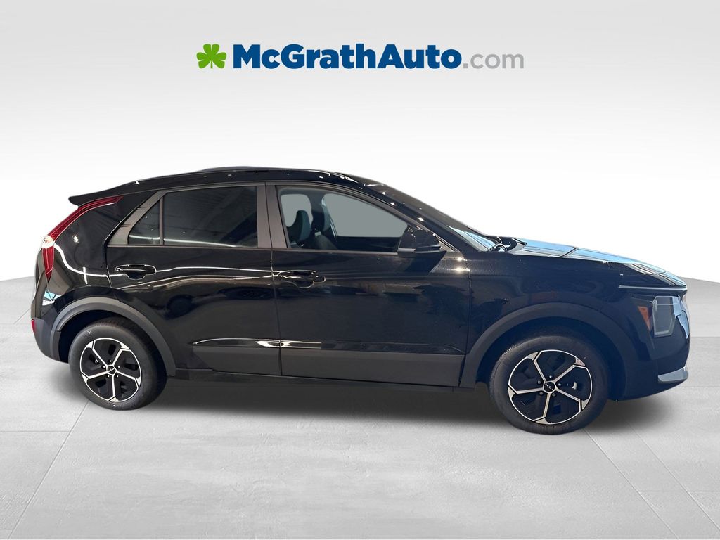 2025 Kia Niro LX photo 2