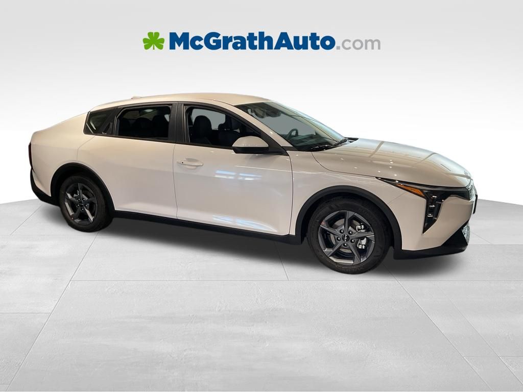 2026 Kia K4 LXS AT's photo