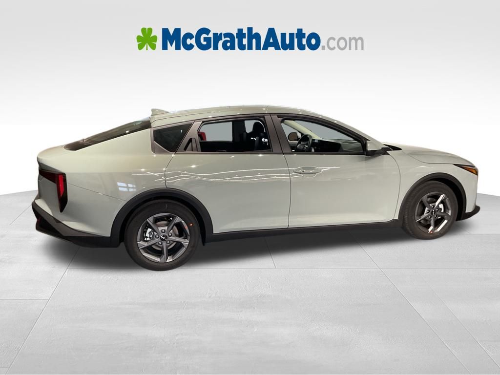 2025 Kia K4 LXS photo 2