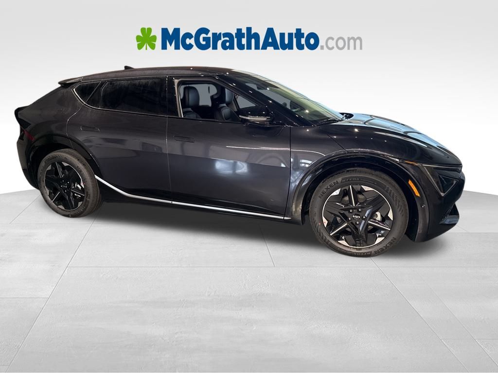 2025 Kia EV6 Wind photo 2