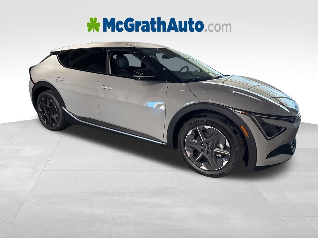 2025 Kia EV6 Light photo 2