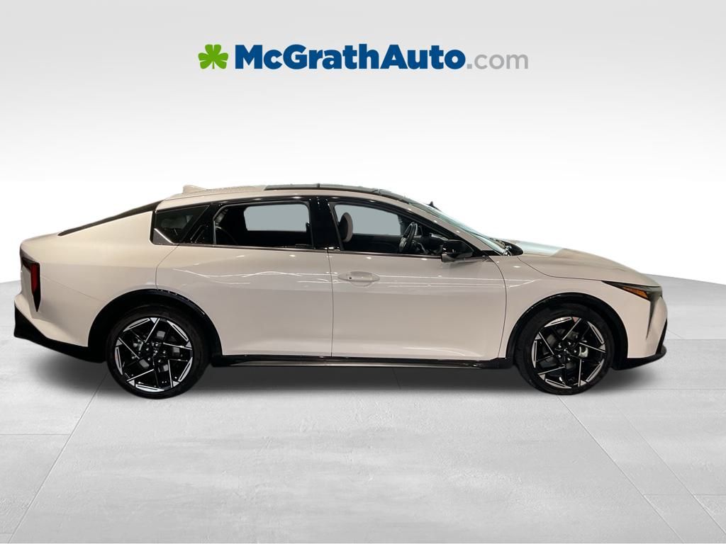 2025 Kia K4 GT-Line photo 2
