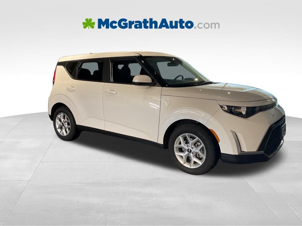 2025 Kia Soul LX's photo