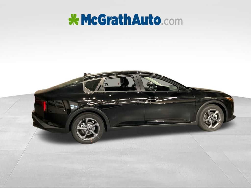 2025 Kia K4 LXS photo 2