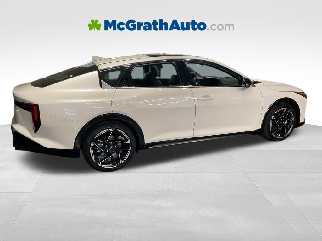 2025 Kia K4 GT-Line photo 3