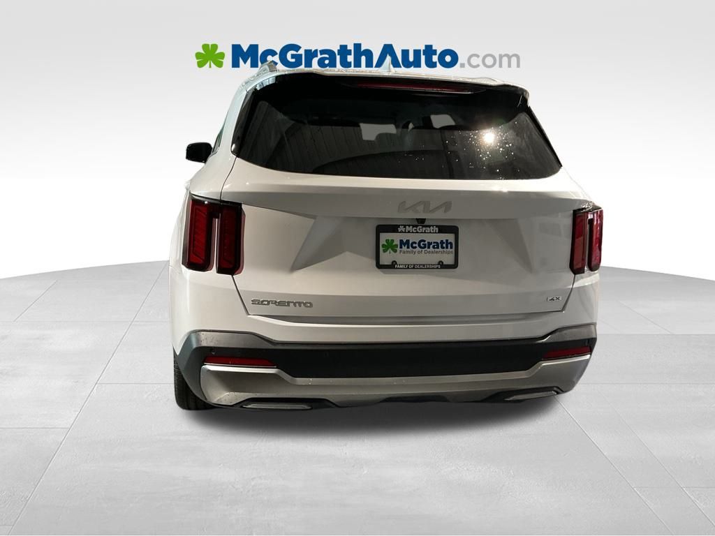 2026 Kia Sorento EX photo 4