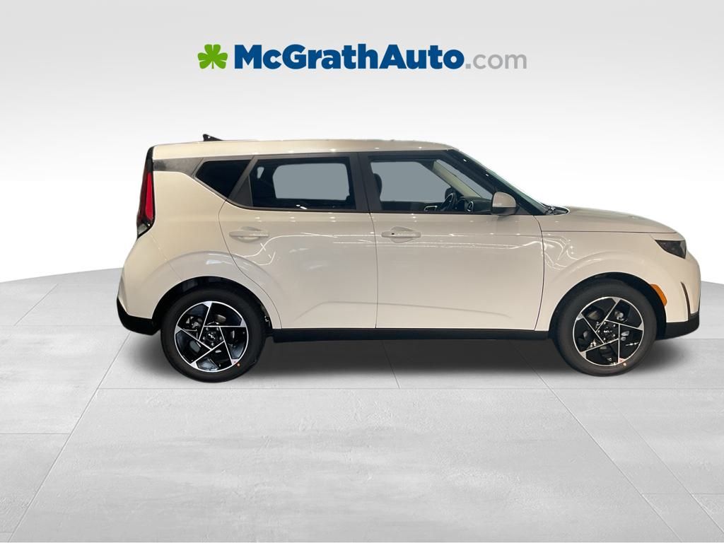 2025 Kia Soul EX photo 2