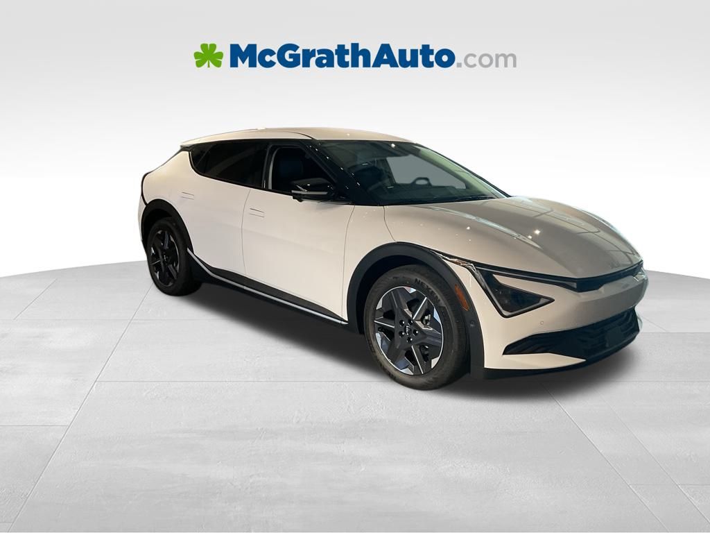 2025 Kia EV6 Light L/R's photo