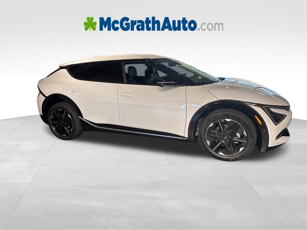2025 Kia EV6 Wind photo 2