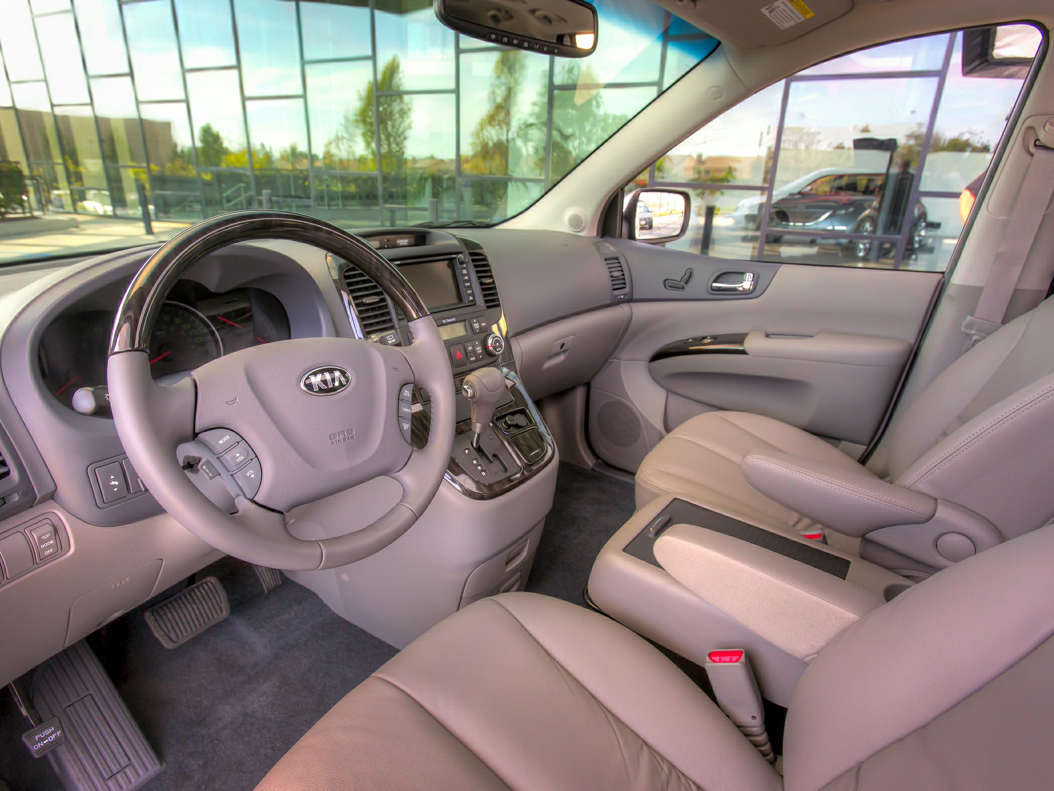 2013 Kia Sedona interior