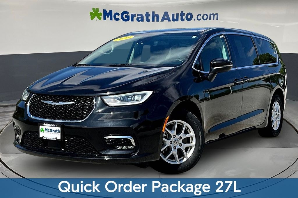 Certified 2023 Chrysler Pacifica Touring L Minivan/Van