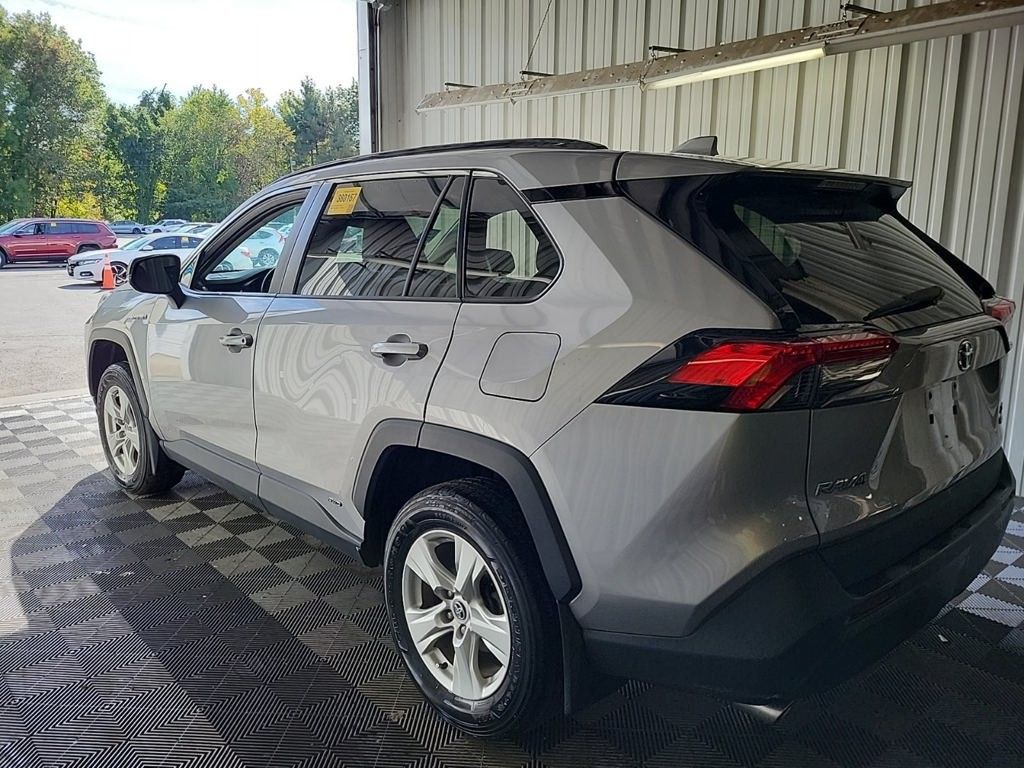 2020 Toyota RAV4 Hybrid XLE photo 2