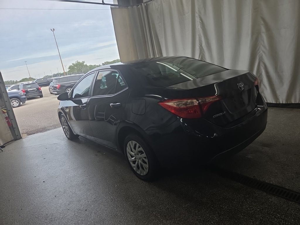 2018 Toyota Corolla LE photo 4