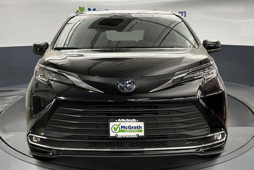 2021 Toyota Sienna XLE photo 4