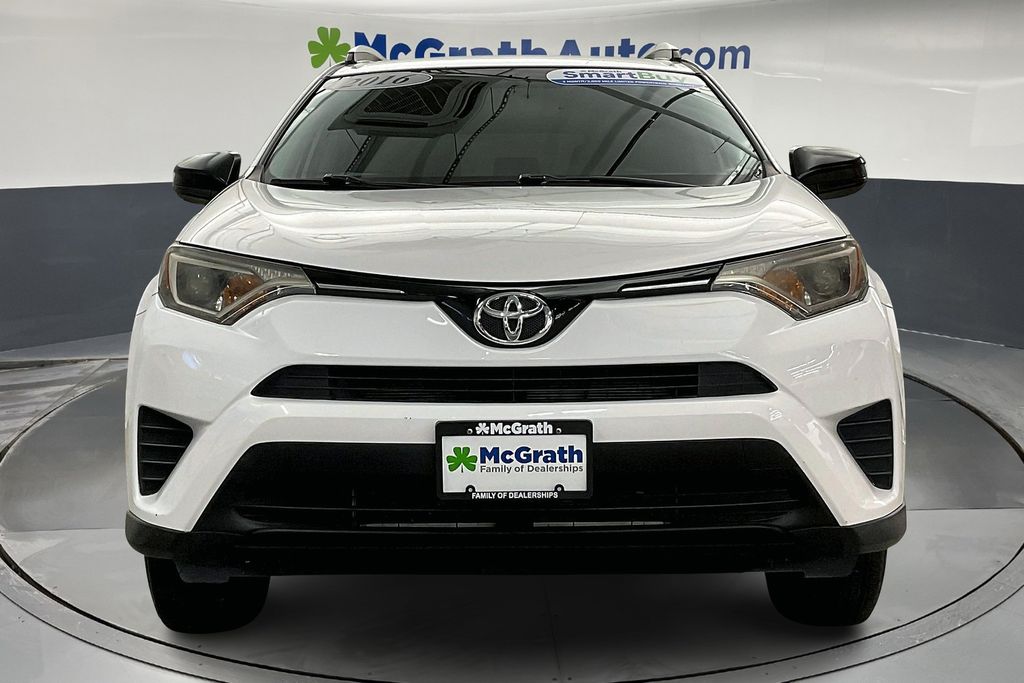 2016 Toyota RAV4 LE photo 4