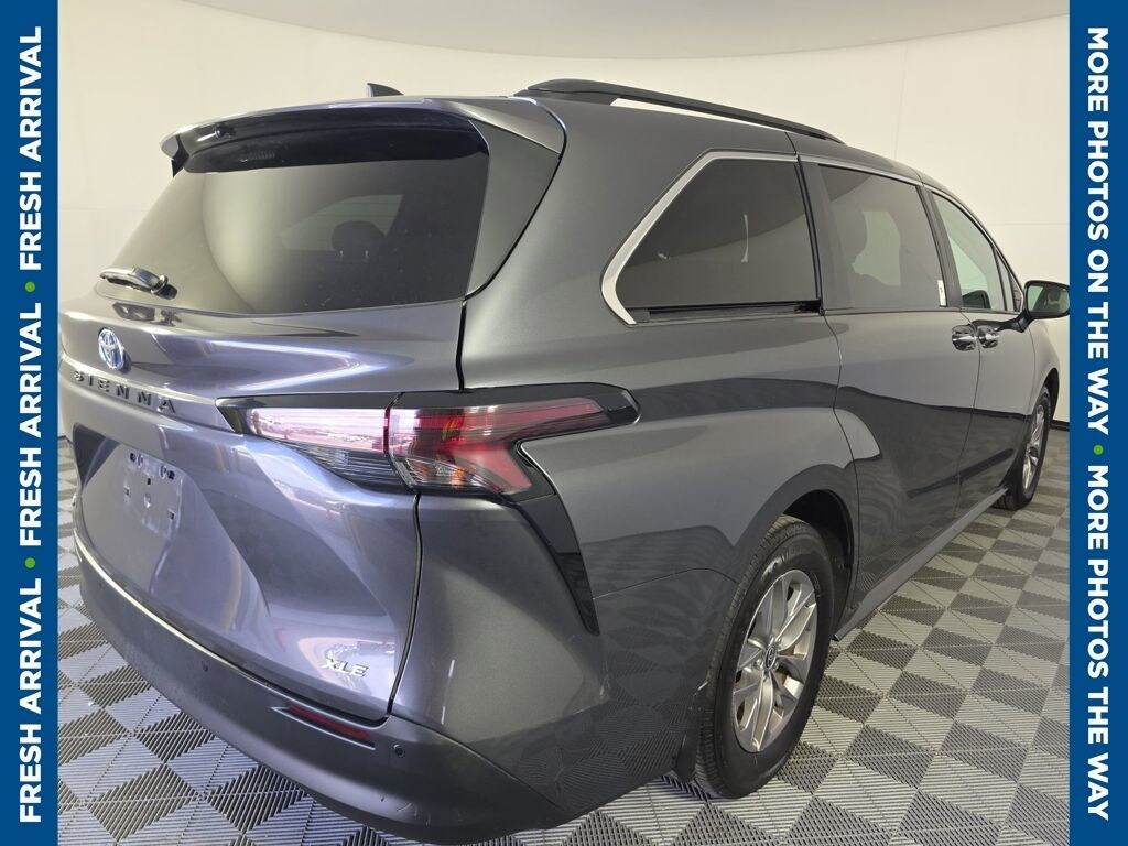 Used 2025 Toyota Sienna XLE Minivan/Van