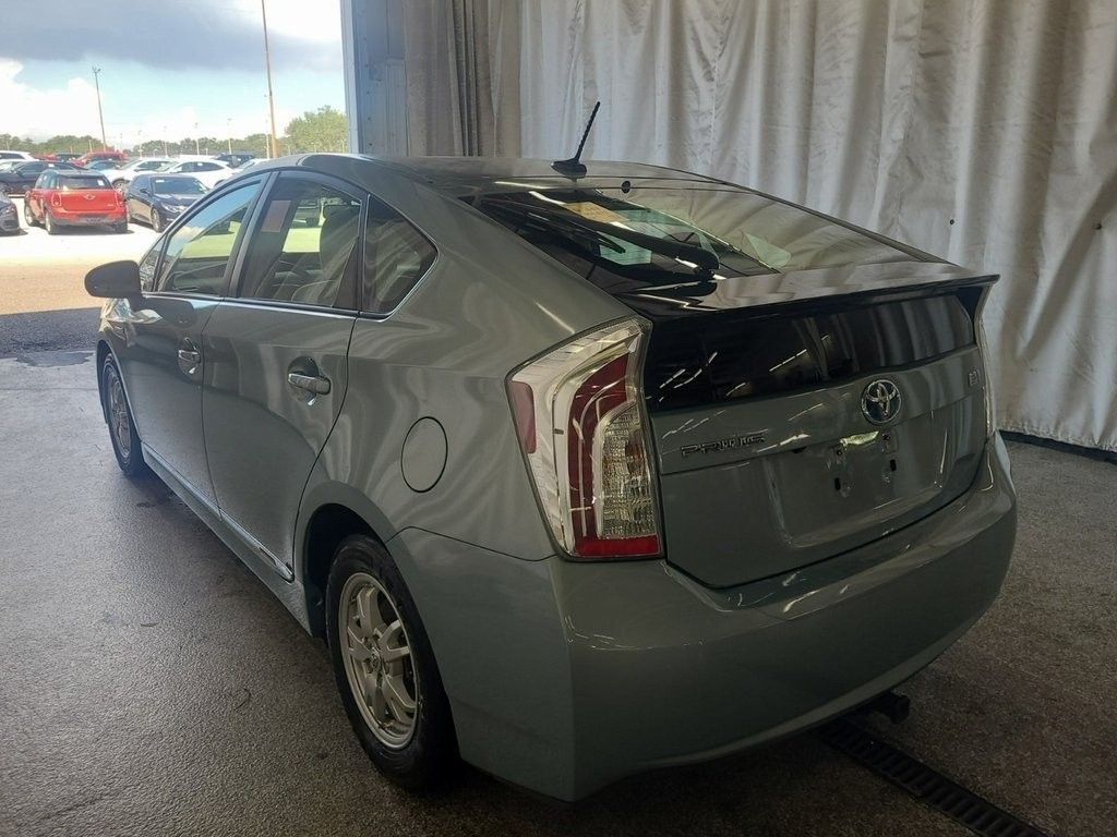 2015 Toyota Prius Four photo 3