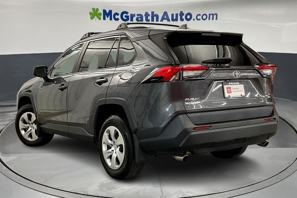 2020 Toyota RAV4 LE photo 2