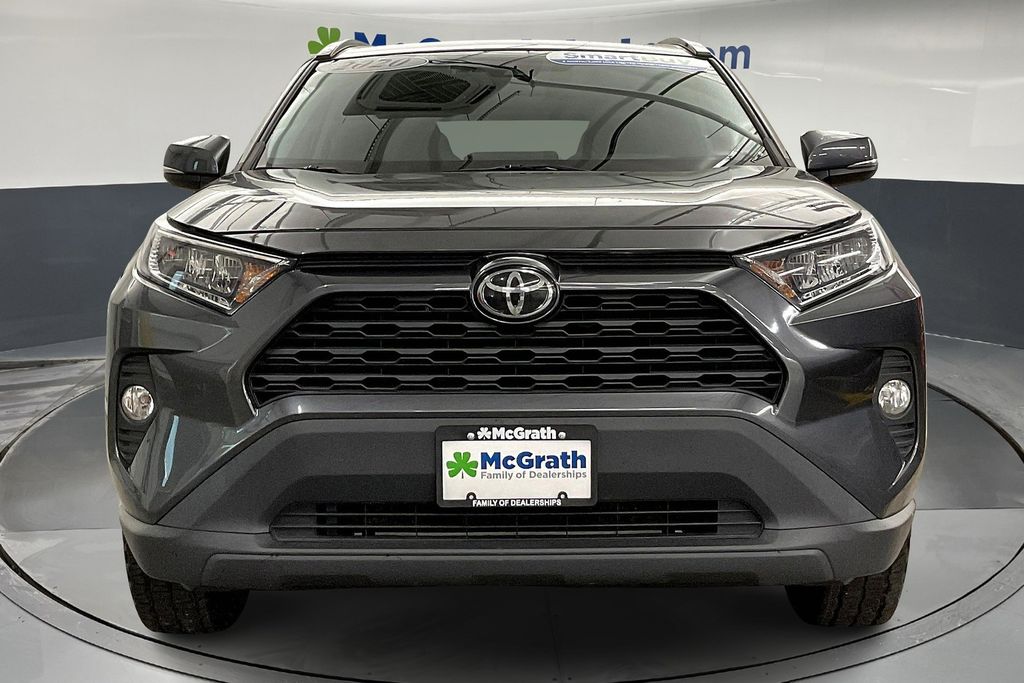 2020 Toyota RAV4 XLE photo 4