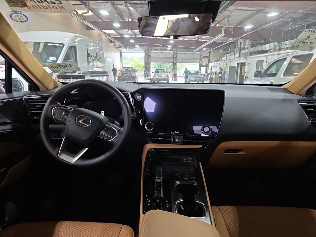 2024 Lexus NX 350 Luxury photo 3